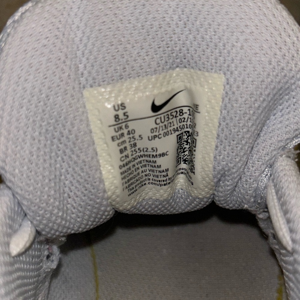 Nike run swift women’s sneakers - Picture 5 of 6